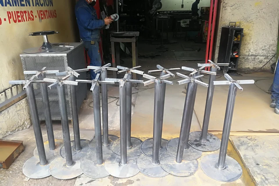 Bases de mesa fabricadas en serie para restaurante