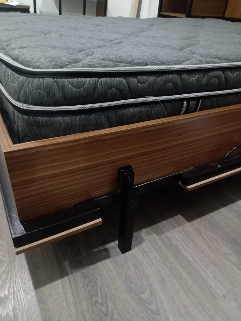 Detalle del mecanismo de la cama abatible