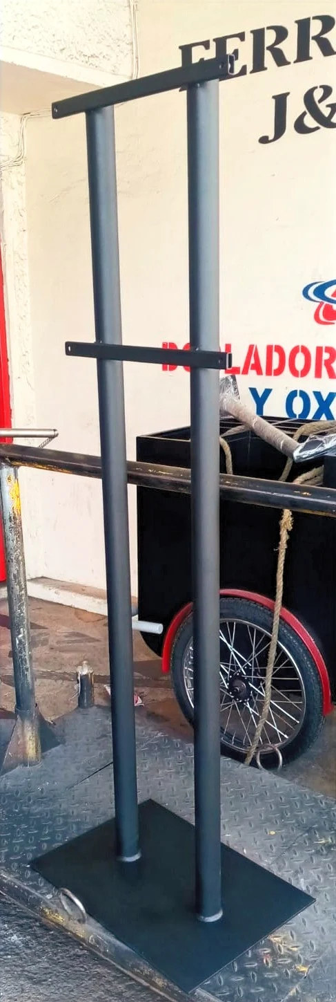Exhibidor en tubo con base de lámina
