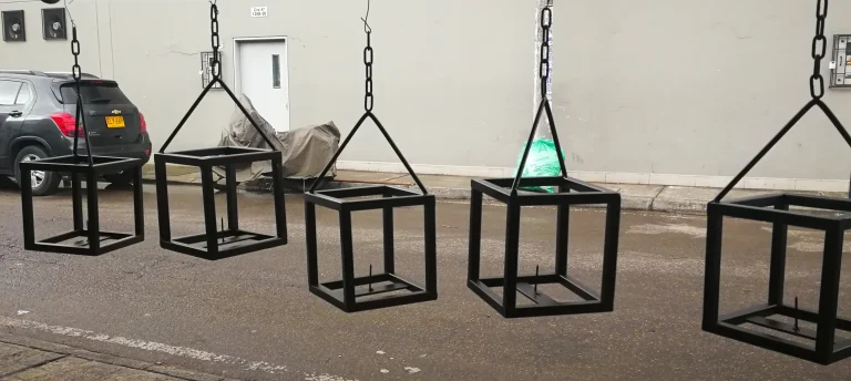 Lámparas colgantes en forma de cubo
