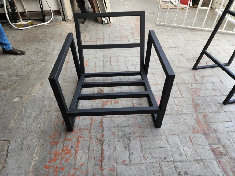 Estructura de sillón en tubo cuadrado